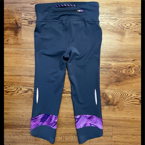 NWOT Under Armour réflective capris size x small - Picture 7 of 8